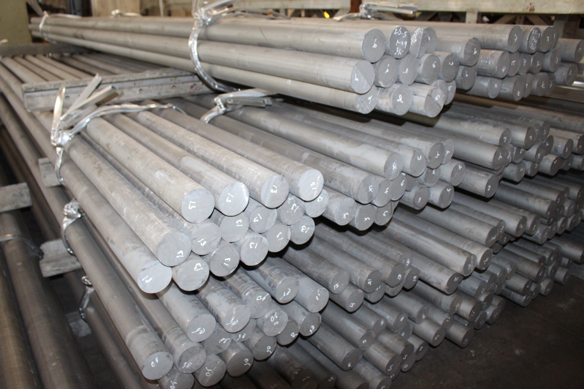 Nhôm có độ cứng phù hợp giúp nội thất bền và ổn định